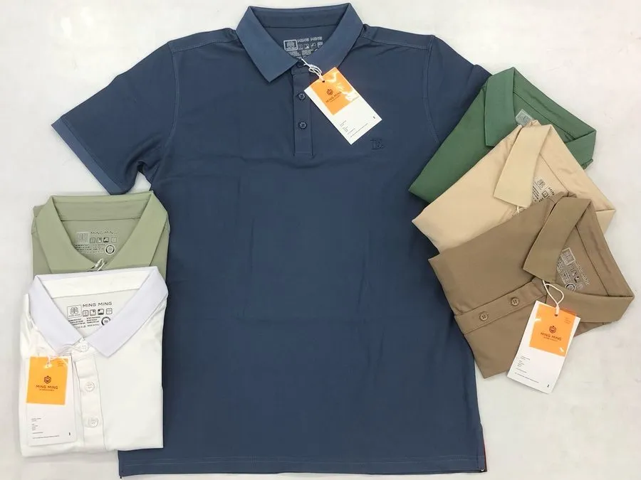 折叠好的自有品牌珠地Polo衫，附品牌吊牌